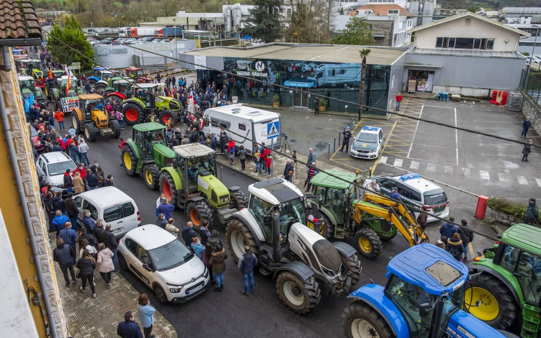 LOS GANADEROS ENDURECEN LAS MOVILIZACIONES DEL SECTOR LÁCTEO